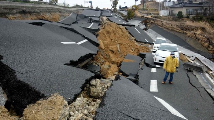 الزلازل والكوارث الطبيعية